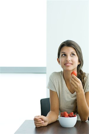 simsearch:693-06021794,k - Teen girl eating strawberries Stock Photo - Premium Royalty-Free, Code: 633-02044198