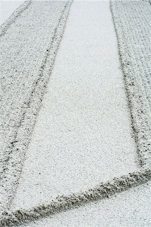 simsearch:696-03395900,k - Patterns raked in gravel, close-up Foto de stock - Sin royalties Premium, Código: 633-02044283