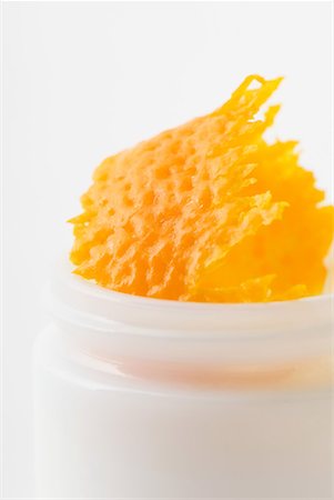 Orange rind in cosmetic jar, close-up Foto de stock - Sin royalties Premium, Código: 633-02044451