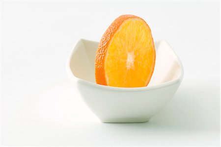 simsearch:633-01992708,k - Orange slice in small dish, close-up Stock Photo - Premium Royalty-Free, Code: 633-02231654