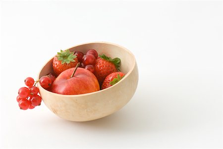 simsearch:600-07156114,k - Variety of fruit in a wooden bowl Foto de stock - Sin royalties Premium, Código: 633-02231658