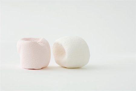 simsearch:633-02345827,k - Marshmallows, close-up Stock Photo - Premium Royalty-Free, Code: 633-02231839