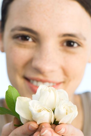 Young woman holding several white rose blossoms Stock Photo - Premium Royalty-Free, Code: 633-02345887