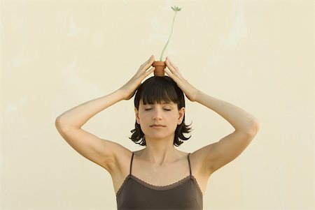 simsearch:633-02066083,k - Woman balancing small potted plant on her head Stock Photo - Premium Royalty-Free, Code: 633-02345923