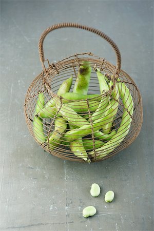 simsearch:633-02231743,k - Broad beans in wooden basket Stock Photo - Premium Royalty-Free, Code: 633-02417345