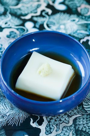 Goma dofu (Japanese tofu specialty made from sesame and kudzu powder) with soy sauce and horseradish Foto de stock - Sin royalties Premium, Código: 633-02417881