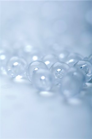 simsearch:633-02418105,k - Decorative plastic balls, close-up Stock Photo - Premium Royalty-Free, Code: 633-02418056