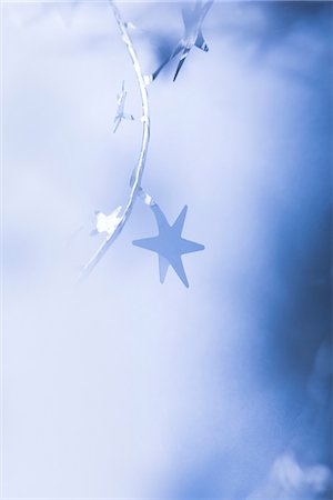 Star hanging from garland, close-up Stock Photo - Premium Royalty-Free, Code: 633-02418061