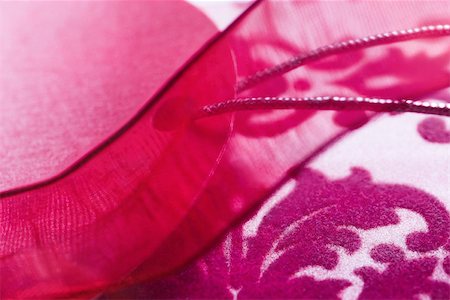 fucsia - Magenta fabric and ribbon, extreme close-up Foto de stock - Sin royalties Premium, Código: 633-02418119