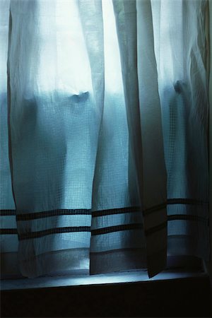 White curtains, dimly lit room Stock Photo - Premium Royalty-Free, Code: 633-02645335