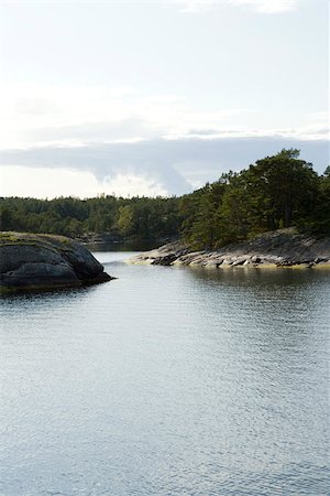 Lake with cove in background Foto de stock - Sin royalties Premium, Código: 633-02645379