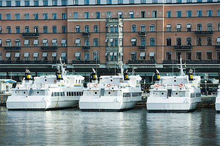 simsearch:696-03397610,k - Sweden, Stockholm, yachts docked in canal front of apartment buildings Stock Photo - Premium Royalty-Free, Code: 633-02691335