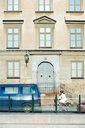 Sweden, Stockholm, traffic in front of building Stock Photo - Premium Royalty-Free, Code: 633-02691338