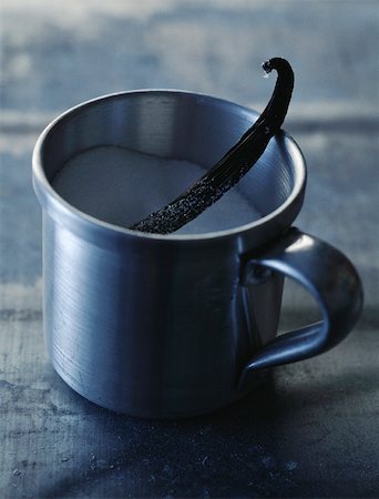 Mug of sugar with vanilla pod Stock Photo - Premium Royalty-Free, Code: 633-02885674