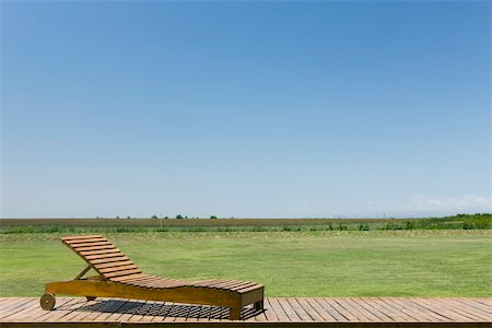 simsearch:633-03444735,k - Chaise longue sur le pont dans le paysage rural Photographie de stock - Premium Libres de Droits, Code: 633-03444720