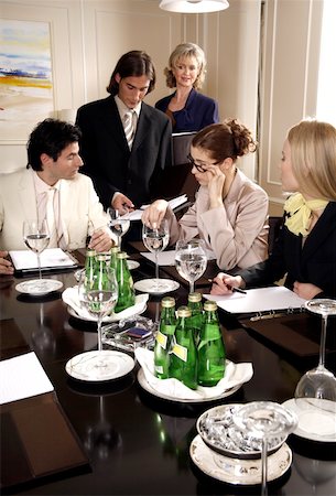 simsearch:400-04065481,k - Business people having a meeting Fotografie stock - Premium Royalty-Free, Codice: 644-01436217