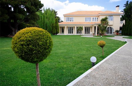 spanish villa - Exterior view of modern house Stock Photo - Premium Royalty-Free, Code: 644-01436412