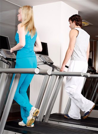 simsearch:689-03131219,k - Young woman and man on treadmill Foto de stock - Sin royalties Premium, Código: 644-01436536