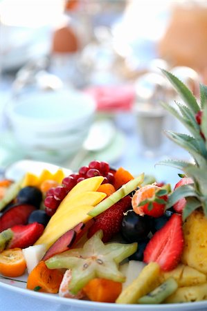 photography mediterranean dining room - Plate of assorted fruit Stock Photo - Premium Royalty-Free, Code: 644-01436586