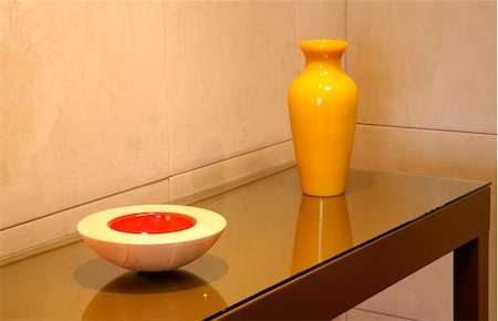rice bowl - Sidetable with decorative vase and bowl Foto de stock - Sin royalties Premium, Código: 644-01436598