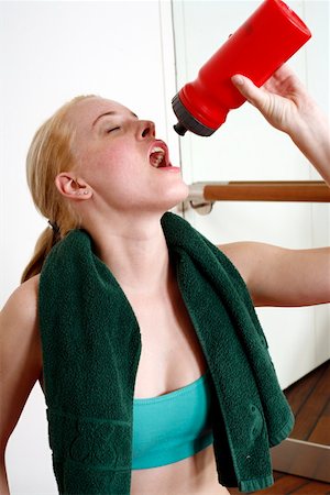 simsearch:400-04782675,k - Young woman drinking water during an exercise session Stock Photo - Premium Royalty-Free, Code: 644-01436650