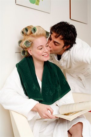 Jeune couple en attente dans un salon de beauté Photographie de stock - Premium Libres de Droits, Code: 644-01436682