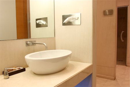 simsearch:644-01436745,k - Bathroom sink Foto de stock - Sin royalties Premium, Código: 644-01436703