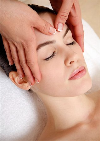 simsearch:644-01435745,k - Woman having facial massage Fotografie stock - Premium Royalty-Free, Codice: 644-01437101