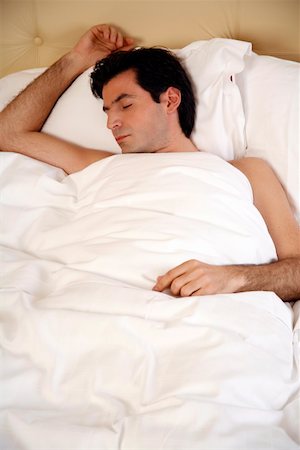 simsearch:645-01538291,k - Man sleeping in bed Fotografie stock - Premium Royalty-Free, Codice: 644-01437355