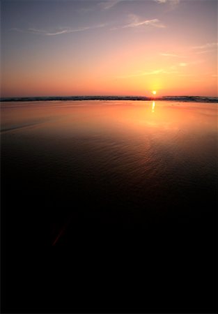 Vue du coucher de soleil sur l'eau Photographie de stock - Premium Libres de Droits, Code: 644-01437414