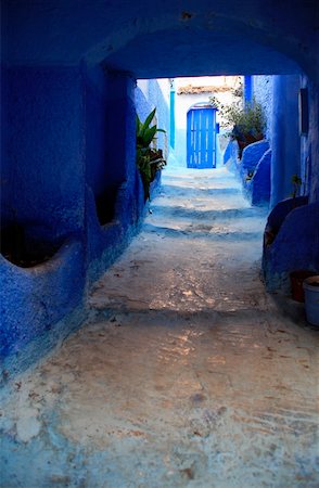 Doorway at end of alley Foto de stock - Sin royalties Premium, Código: 644-01437431