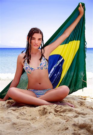 simsearch:644-01437512,k - Young woman in bikini holding up a scarf Foto de stock - Sin royalties Premium, Código: 644-01437547