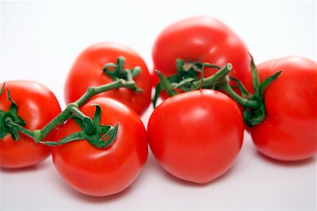 simsearch:644-01630678,k - Tomates sur la vigne Photographie de stock - Premium Libres de Droits, Code: 644-01630730