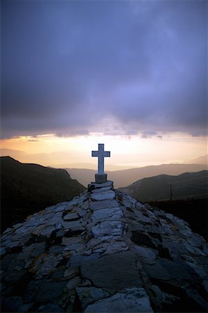 Kirche Kirchturm mit Kreuz am Himmel Stockbilder - Premium RF Lizenzfrei, Bildnummer: 644-01630791