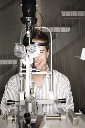 simsearch:644-01631059,k - Patient at optometrist Foto de stock - Sin royalties Premium, Código: 644-01630986