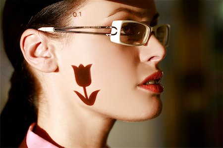 simsearch:644-01631059,k - Woman wearing glasses with tulip shape on her face Foto de stock - Sin royalties Premium, Código: 644-01631049