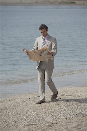 simsearch:644-01825796,k - Businessman on beach reading a newspaper Stock Photo - Premium Royalty-Free, Code: 644-01631074