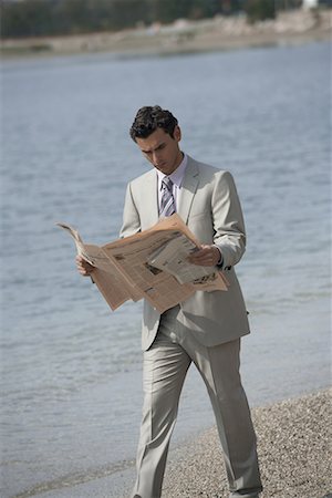 simsearch:644-01825796,k - Businessman on beach reading a newspaper Stock Photo - Premium Royalty-Free, Code: 644-01631075