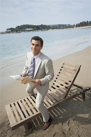simsearch:644-01825796,k - Businessman on beach with a newspaper Stock Photo - Premium Royalty-Free, Code: 644-01631078