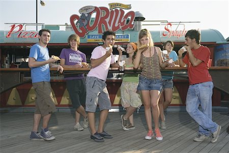 Teenagers hanging out, eating fast food Stock Photo - Premium Royalty-Free, Code: 644-01825533