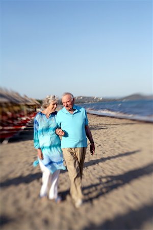 Senior couple on beach Stock Photo - Premium Royalty-Free, Code: 644-02060455