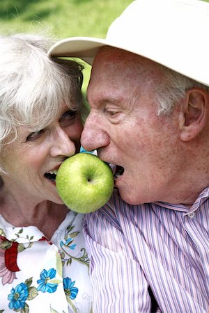 eating with old people - Senior couple both biting apple Stock Photo - Premium Royalty-Free, Code: 644-02060535