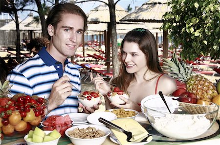 Young adult couple eating breakfast Stock Photo - Premium Royalty-Free, Code: 644-02060542