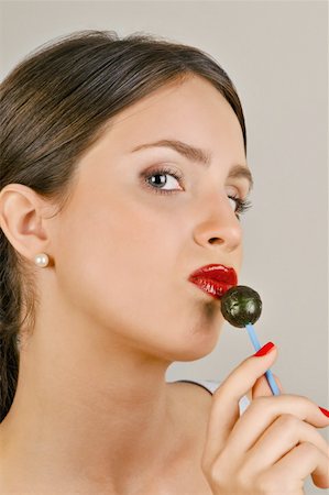 simsearch:644-02153082,k - Female young adult eating a lollipop Foto de stock - Sin royalties Premium, Código: 644-02153076