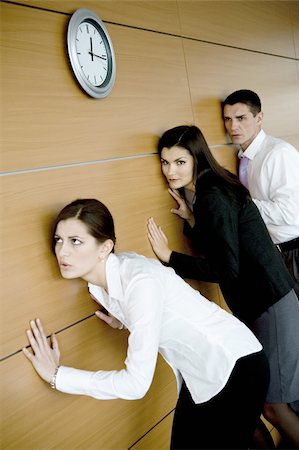 simsearch:644-02923130,k - Office workers eavesdropping against wall Foto de stock - Royalty Free Premium, Número: 644-02923093