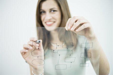 Businesswoman holding flow chart transparency Foto de stock - Sin royalties Premium, Código: 644-02923283