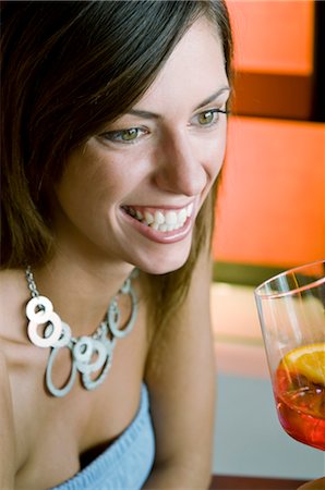 simsearch:644-03405258,k - Jeune femme avec un verre de vin orange Photographie de stock - Premium Libres de Droits, Code: 644-03405236
