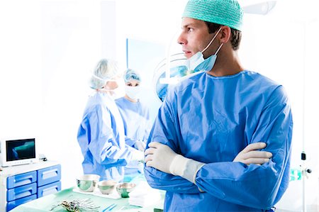 sterilized surgical nurse - Medical personnel in operating room Stock Photo - Premium Royalty-Free, Code: 644-03659446