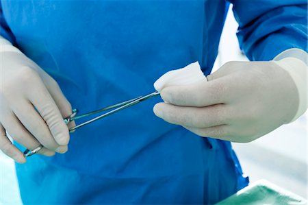 simsearch:644-03659452,k - Close up of surgeon with forceps and gauze in his hands Stock Photo - Premium Royalty-Free, Code: 644-03659454