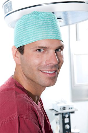 simsearch:644-03659513,k - Surgeon in operating room Foto de stock - Sin royalties Premium, Código: 644-03659496